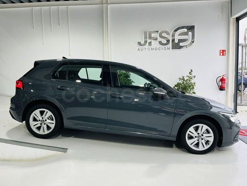 Usado VW Golf VIII 115 CV (84 kW) 2020 Gris / plata Berlina