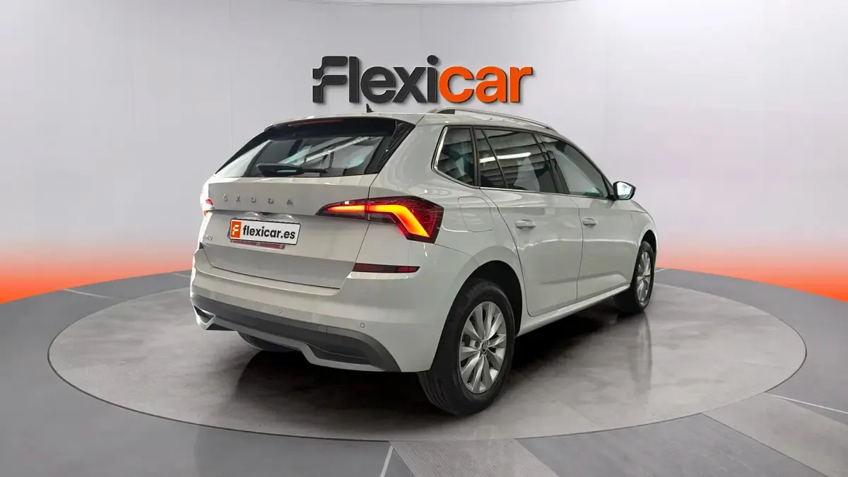 Usado Skoda Kamiq Monte Carlo 110 CV (80 kW) 2022 Blanco SUV
