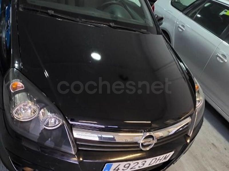 Usado Opel Astra Cosmo 100 CV (73 kW) 2005 Negro Berlina