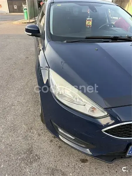 Usado Ford Focus Trend 95 CV (69 kW) 2015 Azul Berlina