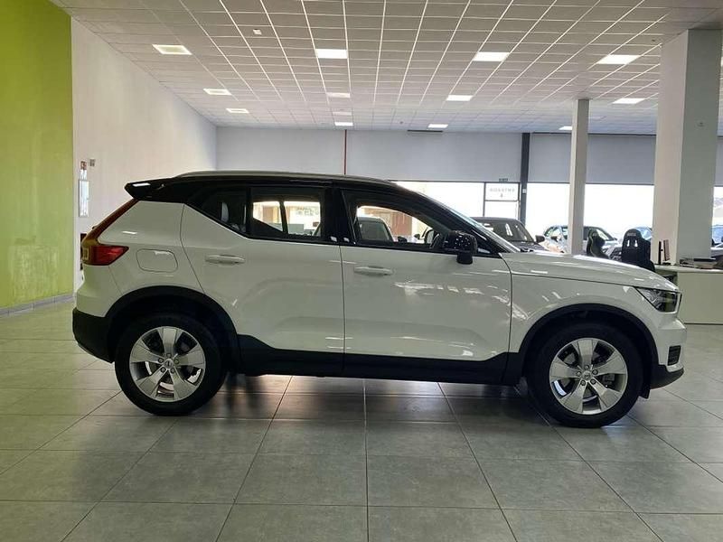 Usado Volvo XC40 Momentum 197 CV (144 kW) 2022 Blanco SUV