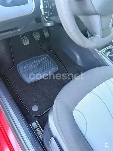 Usado Seat Ibiza I-Tech 70 CV (51 kW) 2014 Rojo Berlina