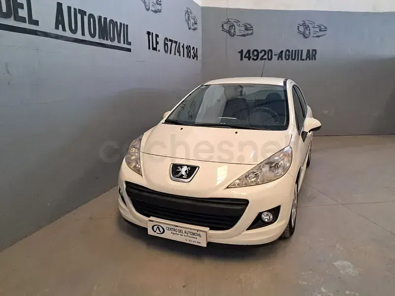 Usado Peugeot 207 68 CV (50 kW) 2014 Blanco Descapotable