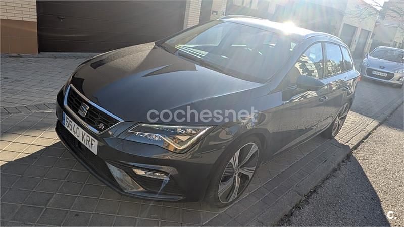 Usado Seat Leon FR 150 CV (110 kW) 2019 Gris / plata Familiar