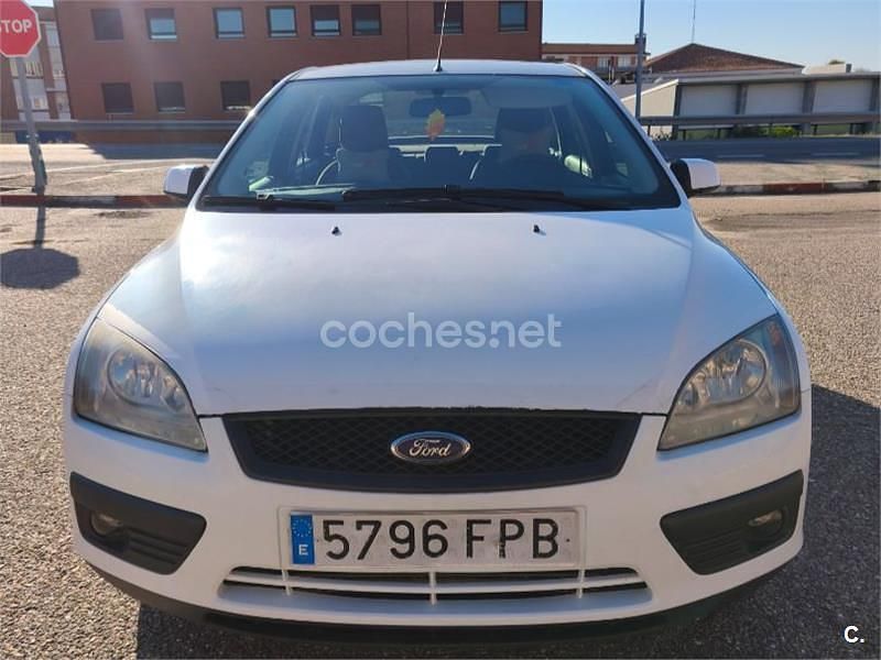 Usado Ford Focus Trend 90 CV (66 kW) 2007 Blanco Berlina
