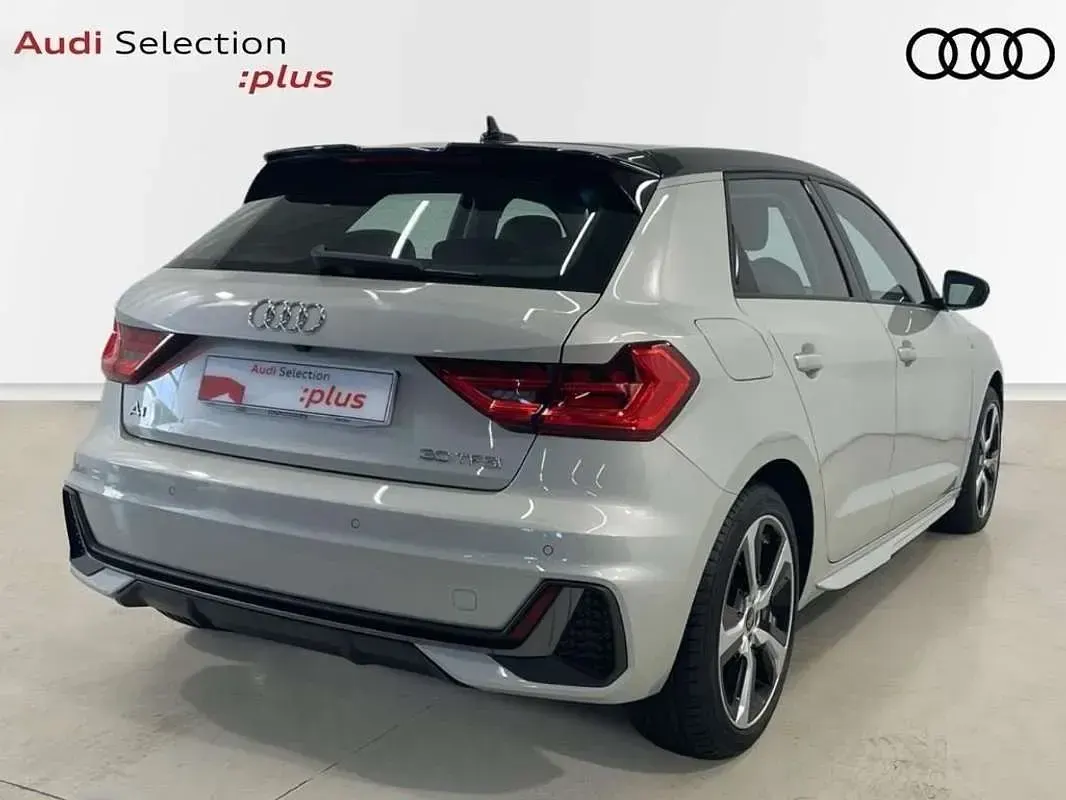 Usado Audi A1 Sportback 116 CV (85 kW) 2025 Gris Utilitario
