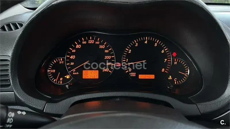 Usado Toyota Avensis Sol 129 CV (94 kW) 2005 Gris / plata Berlina