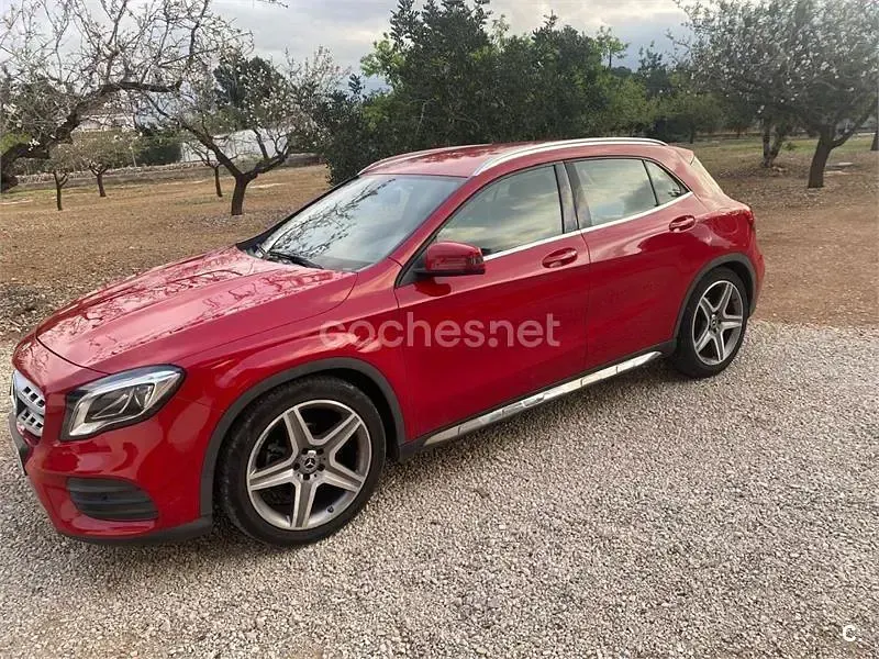 Usado Mercedes GLA200 136 CV (100 kW) 2018 Rojo SUV