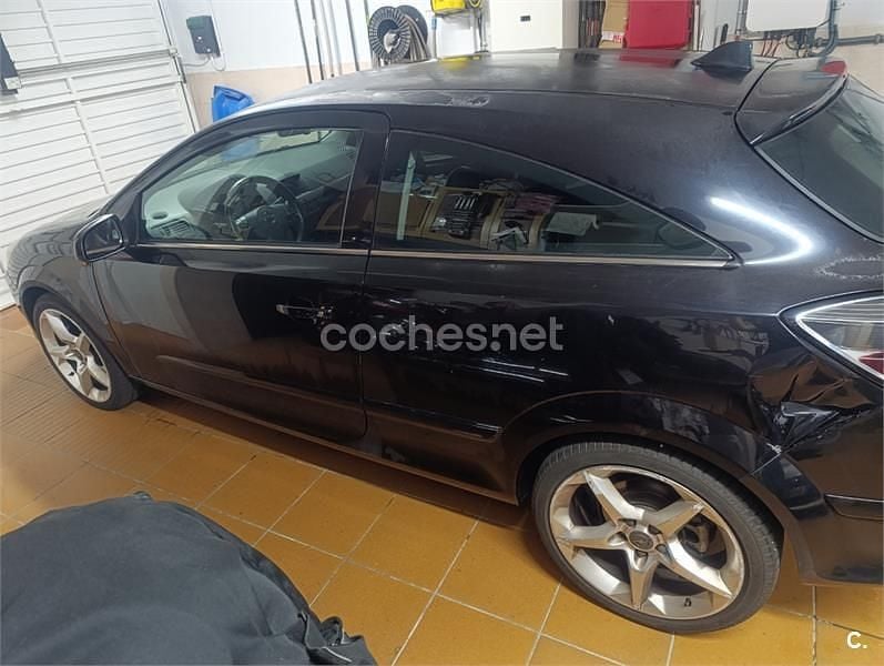 Usado Opel Astra GTC Enjoy 120 CV (88 kW) 2005 Negro Berlina