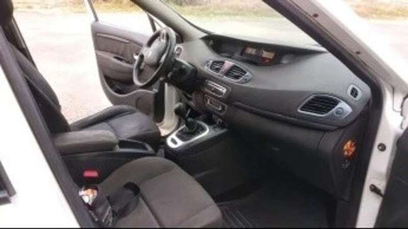 Usado Renault Scénic III Expression 106 CV (77 kW) 2011 Blanco Monovolumen