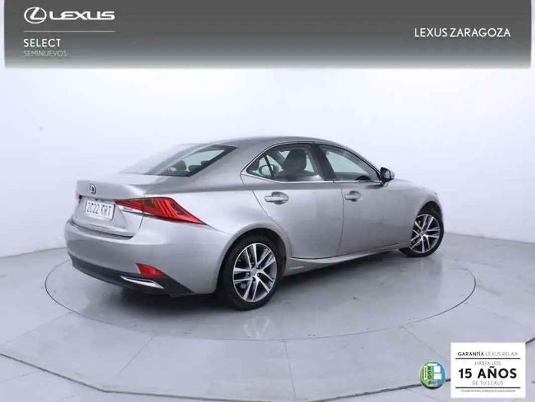 Usado Lexus IS300h Executive Line 223 CV (164 kW) 2018 Gris Berlina