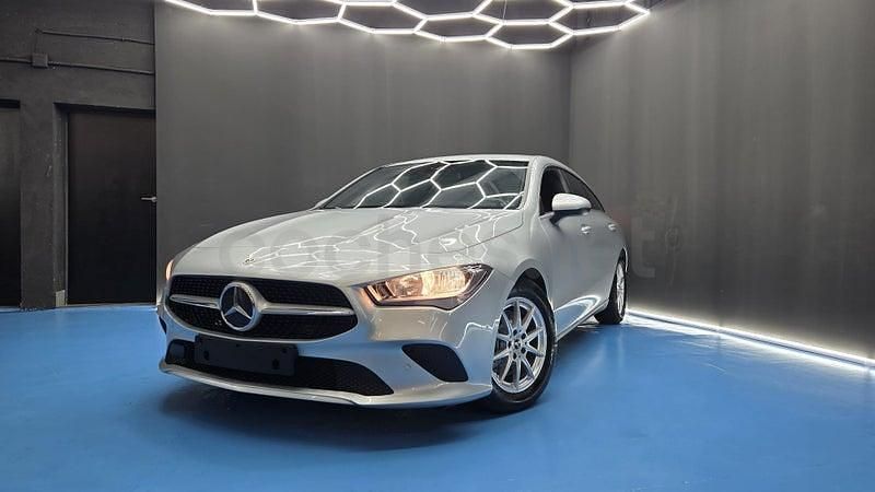 Gris / plata Usado 2022 Mercedes CLA200 Shooting Brake Familiar | 19.490 € (Buen precio) - Imagen 1/4