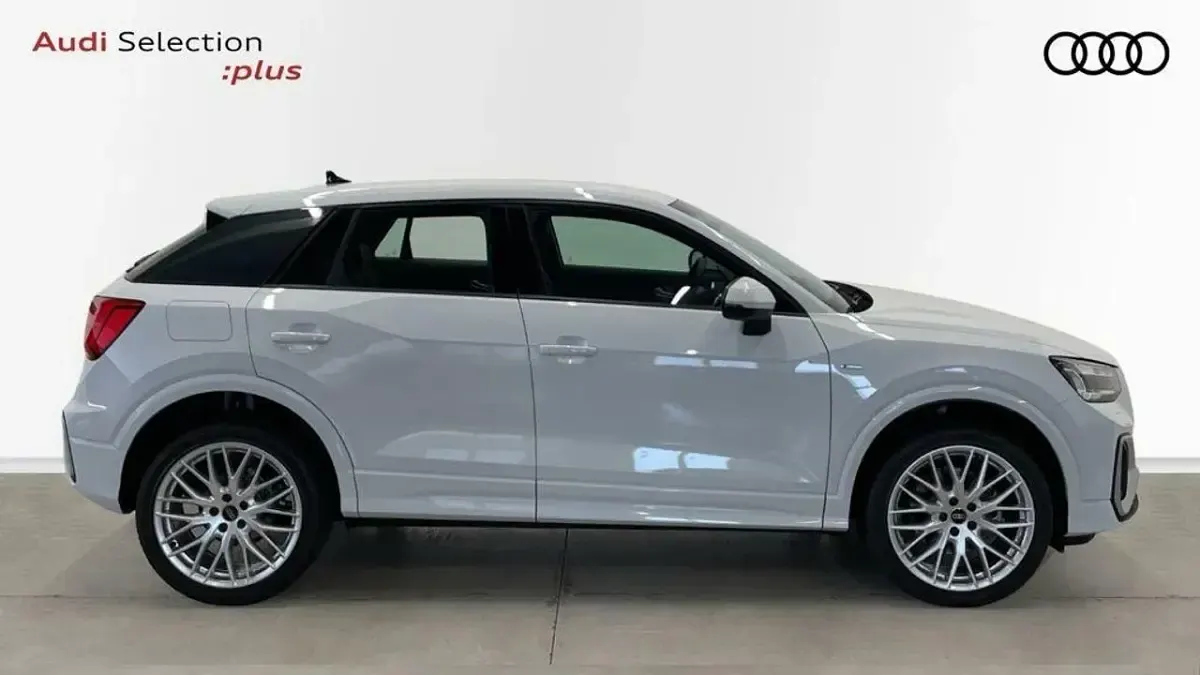 Käytetty Audi Q2 Ambiente 150 HP (110 kW) 2023 Valkoinen Katumaasturi