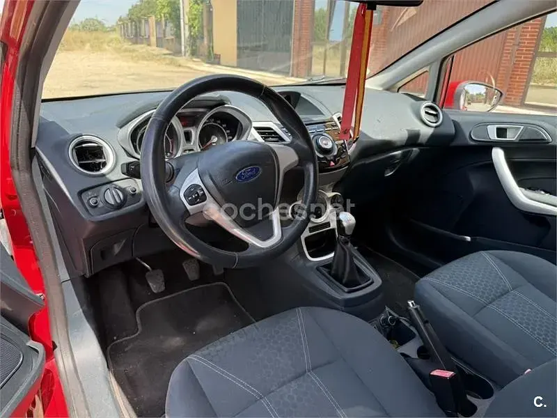 Usado Ford Fiesta Titanium 95 CV (69 kW) 2012 Rojo Berlina
