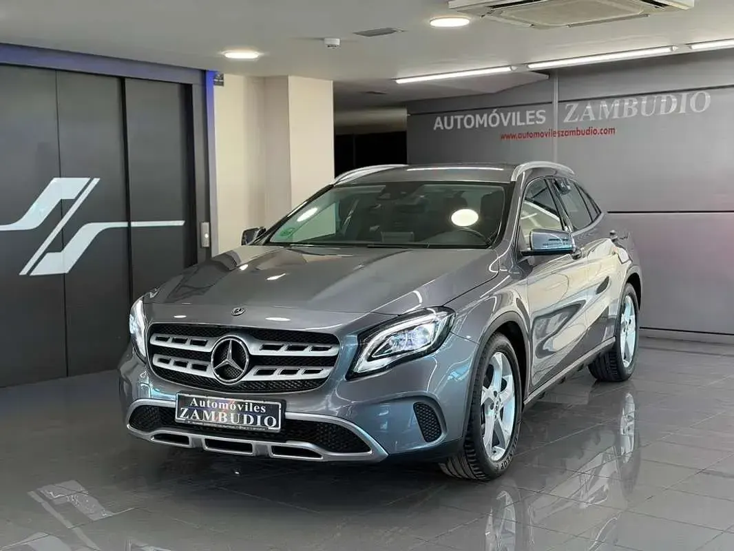 Usado Mercedes GLA200 136 CV (100 kW) 2019 Gris SUV