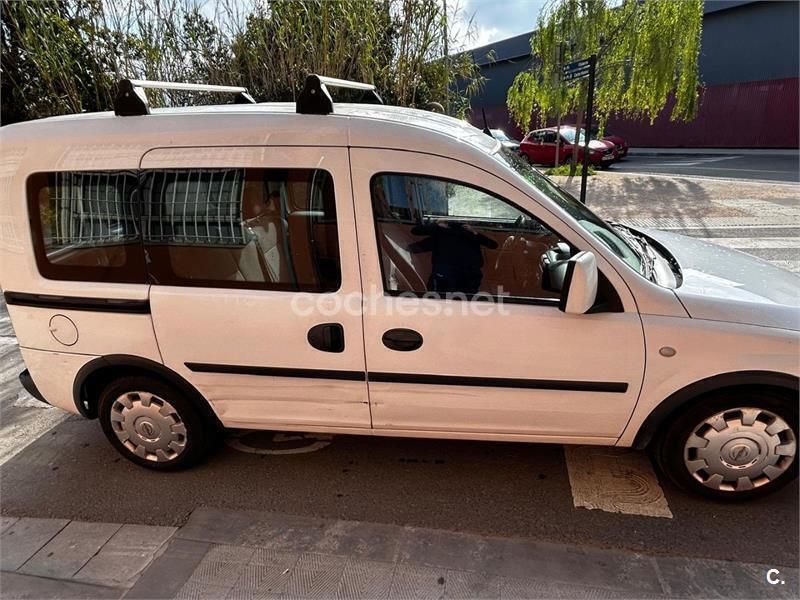 Blanco Usado 2011 Opel Combo Essentia Monovolumen | 3300 € - Imagen 1/4