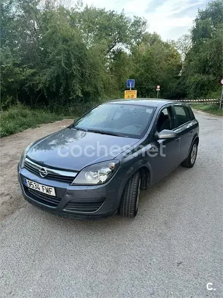 Usado Opel Astra Cosmo 100 CV (73 kW) 2007 Gris / plata Berlina