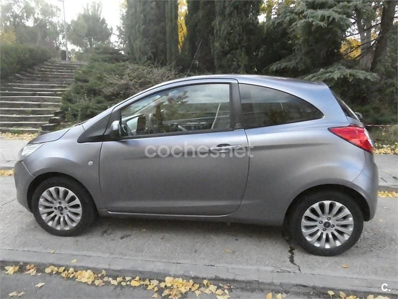 Usado Ford Ka Individual 69 CV (50 kW) 2010 Gris / plata Berlina