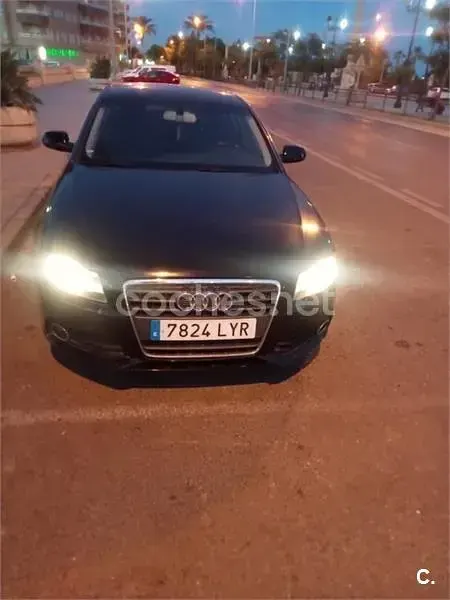 Usado Audi A4 120 CV (88 kW) 2011 Negro Berlina