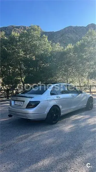 Usado Mercedes C280 231 CV (169 kW) 2008 Gris / plata Berlina