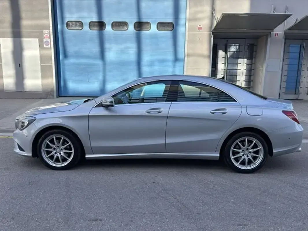 Usado Mercedes CLA220 Urban 170 CV (125 kW) 2015 Gris Coupe