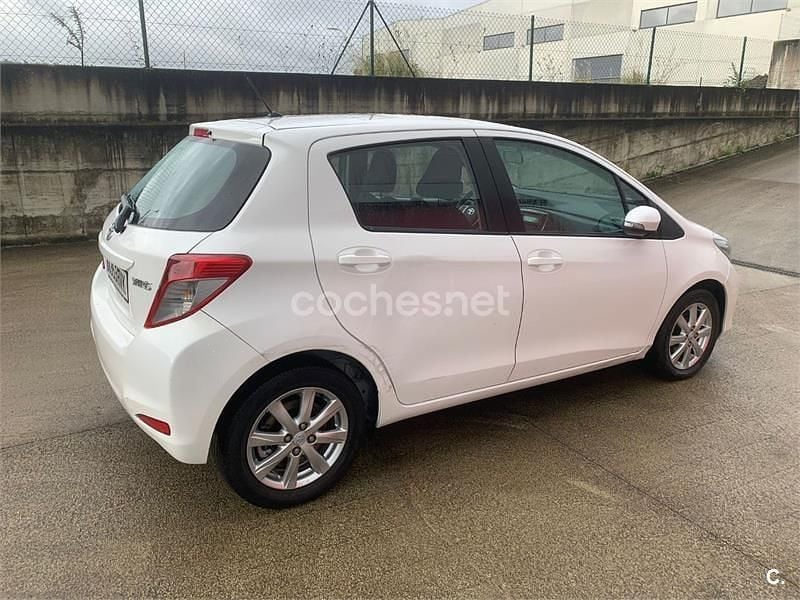 Usado Toyota Yaris Active 69 CV (50 kW) 2014 Blanco Berlina