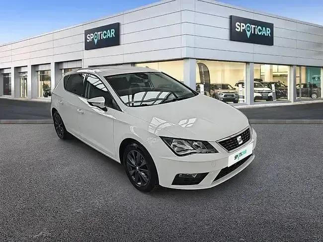 Usado Seat Leon Style 130 CV (95 kW) 2018 Blanco Berlina