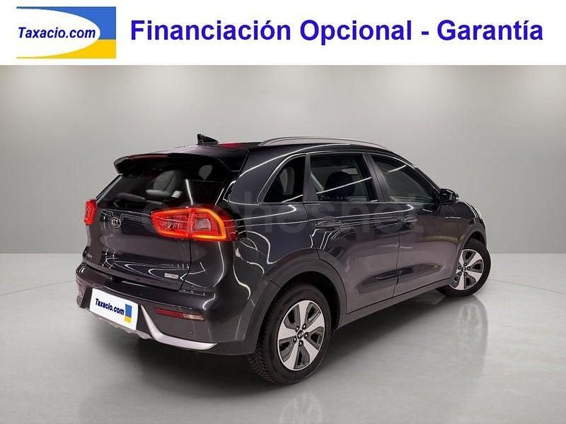 Usado Kia Niro 141 CV (103 kW) 2017 Gris / plata SUV