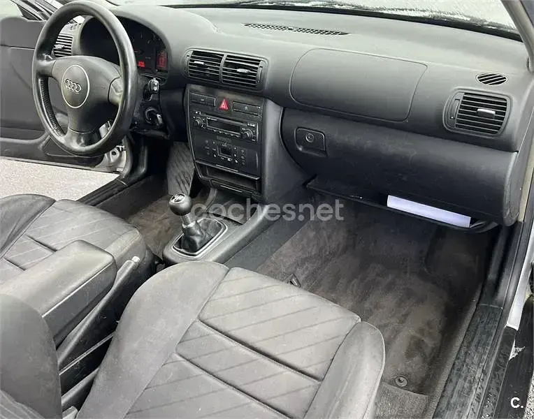 Usado Audi A3 Ambiente 100 HP (73 kW) 2002 Cinzento Citadino