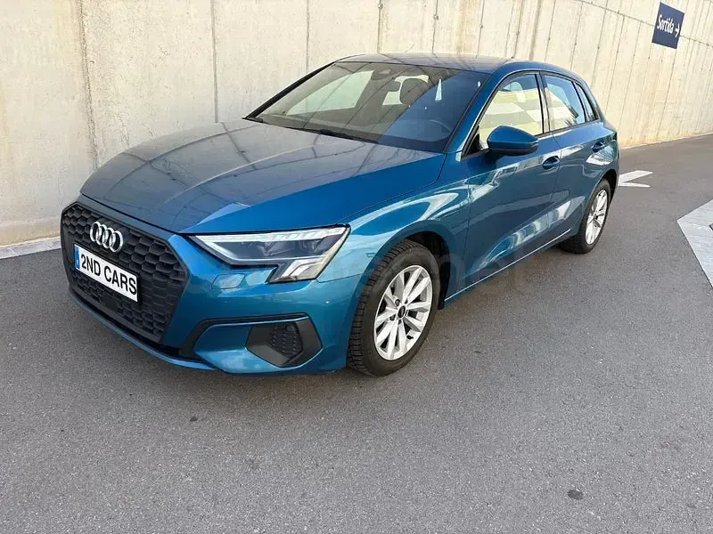 Usado Audi A3 116 CV (85 kW) 2021 Azul Berlina