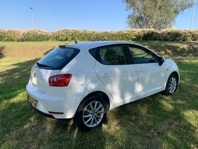 Usado Seat Ibiza I-Tech 85 CV (62 kW) 2014 Blanco Berlina