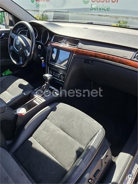 Usado Skoda Superb Elegance 160 CV (117 kW) 2010 Negro Berlina