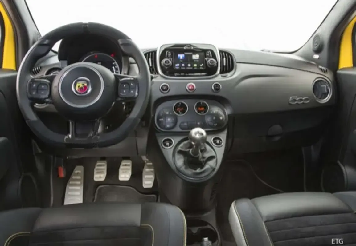 Usado Abarth 595 165 CV (121 kW) 2023 Gris Utilitario