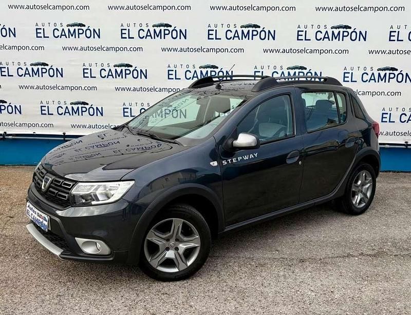Usado Dacia Sandero Essentiel 101 CV (74 kW) 2020 Gris Utilitario