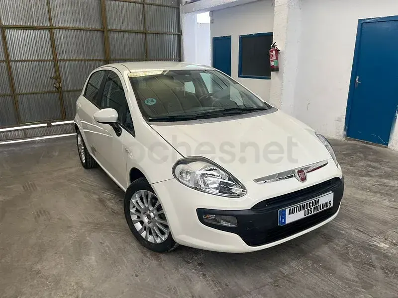 Usado Fiat Punto Active 77 CV (56 kW) 2010 Blanco Utilitario