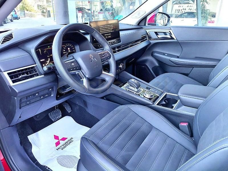 Usado Mitsubishi Outlander P-HEV 306 CV (225 kW) 2025 Rojo SUV