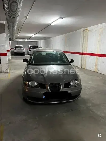 Usado Seat Ibiza Fresh 75 CV (55 kW) 2004 Gris / plata Utilitario