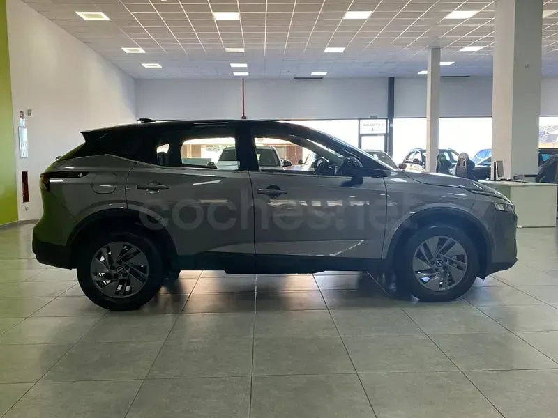 Usado Nissan Qashqai Acenta 158 CV (116 kW) 2024 Gris / plata SUV