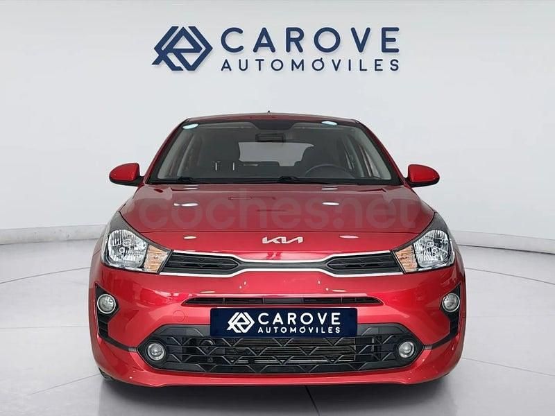 Usado Kia Rio 84 CV (61 kW) 2022 Granate Berlina