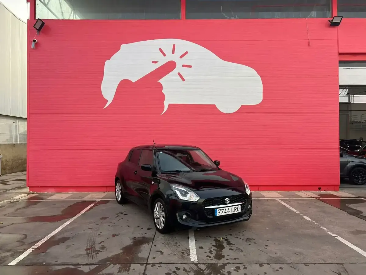 Usado Suzuki Swift 83 CV (61 kW) 2021 Negro Utilitario