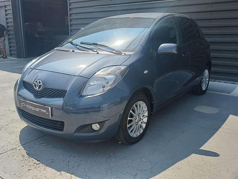 Usado Toyota Yaris Live 90 CV (66 kW) 2009 Gris Utilitario