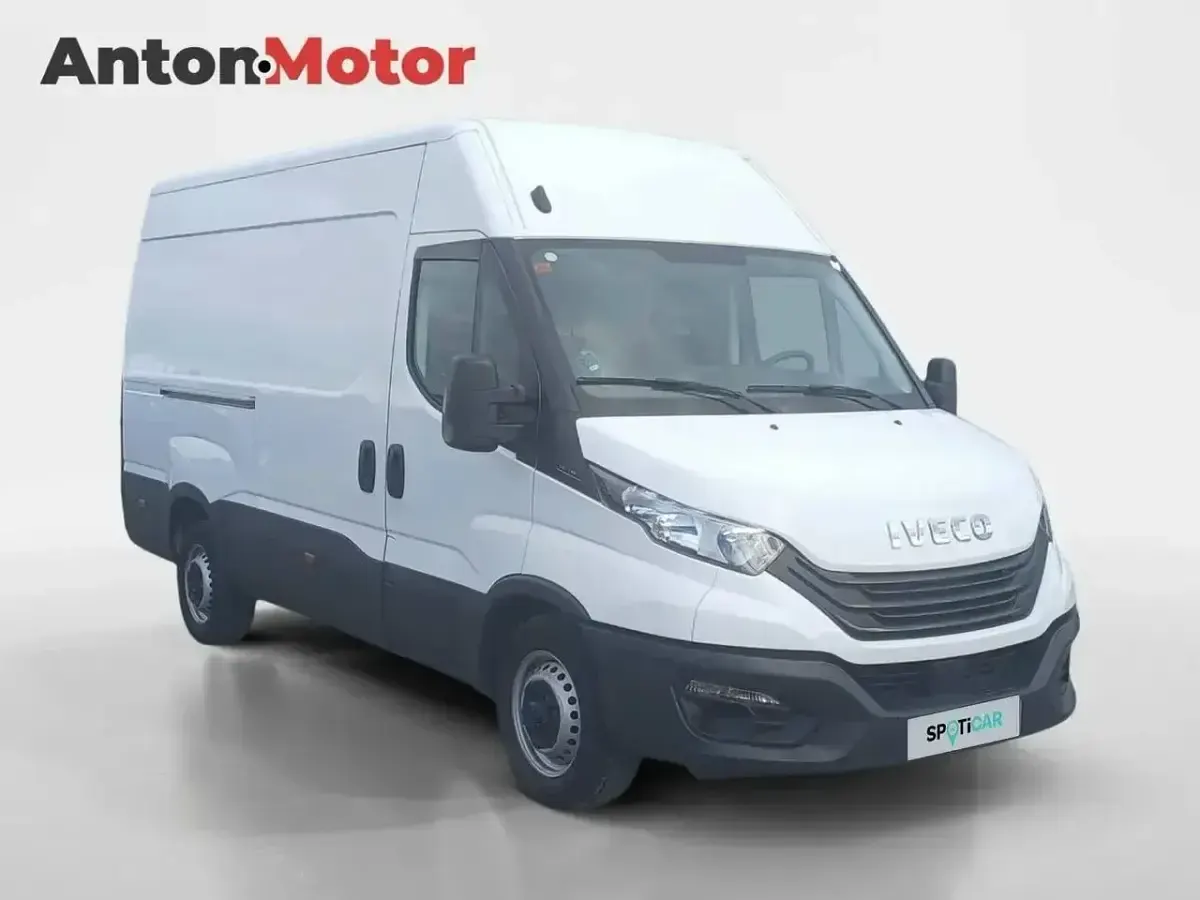 Usado Iveco Daily 156 CV (114 kW) 2023 Blanco Berlina