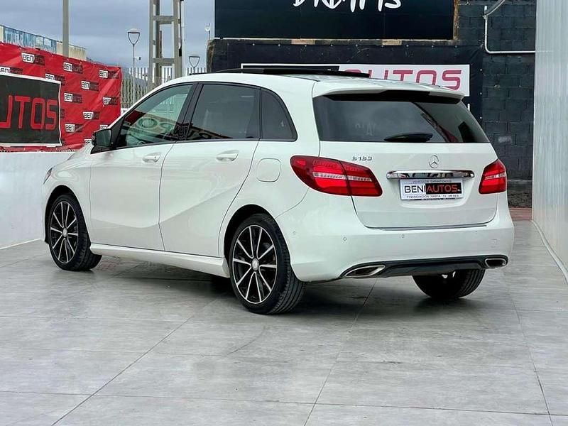 Usado Mercedes B180 109 CV (80 kW) 2015 Blanco Monovolumen