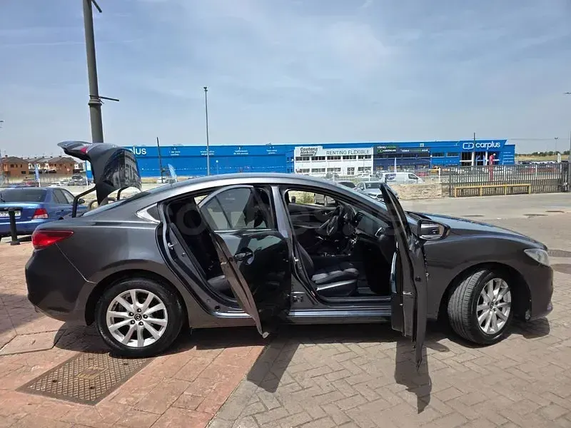 Usado Mazda 6 Comfort 145 CV (106 kW) 2014 Gris / plata Berlina