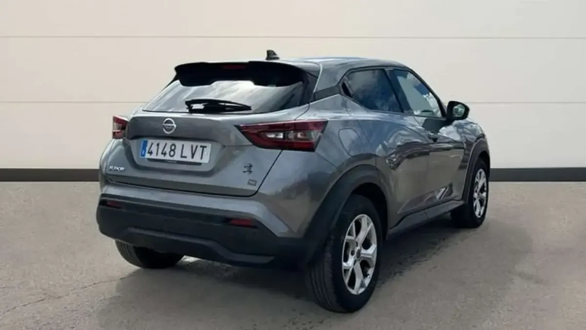 Usado Nissan Juke N-Connecta 114 HP (83 kW) 2021 Cinzento SUV