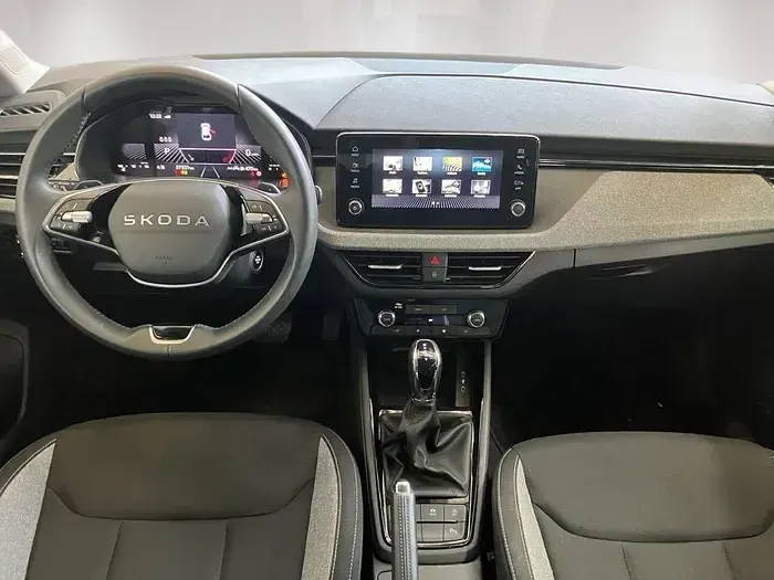 Usado Skoda Scala Selection 115 CV (84 kW) 2023 Blanco Utilitario