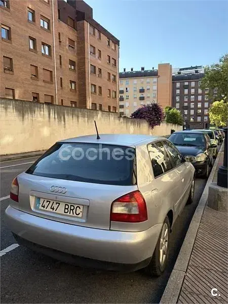 Usado Audi A3 Attraction 130 CV (95 kW) 2001 Gris / plata Utilitario