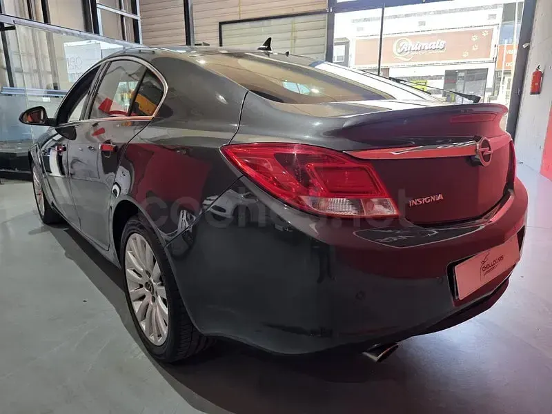 Usado Opel Insignia Essentia 140 CV (102 kW) 2009 Gris / plata Berlina