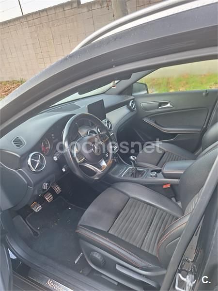 Usado Mercedes GLA200 136 CV (100 kW) 2018 Negro SUV