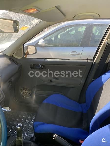 Usado VW Polo Conceptline 64 CV (47 kW) 2002 Negro Berlina